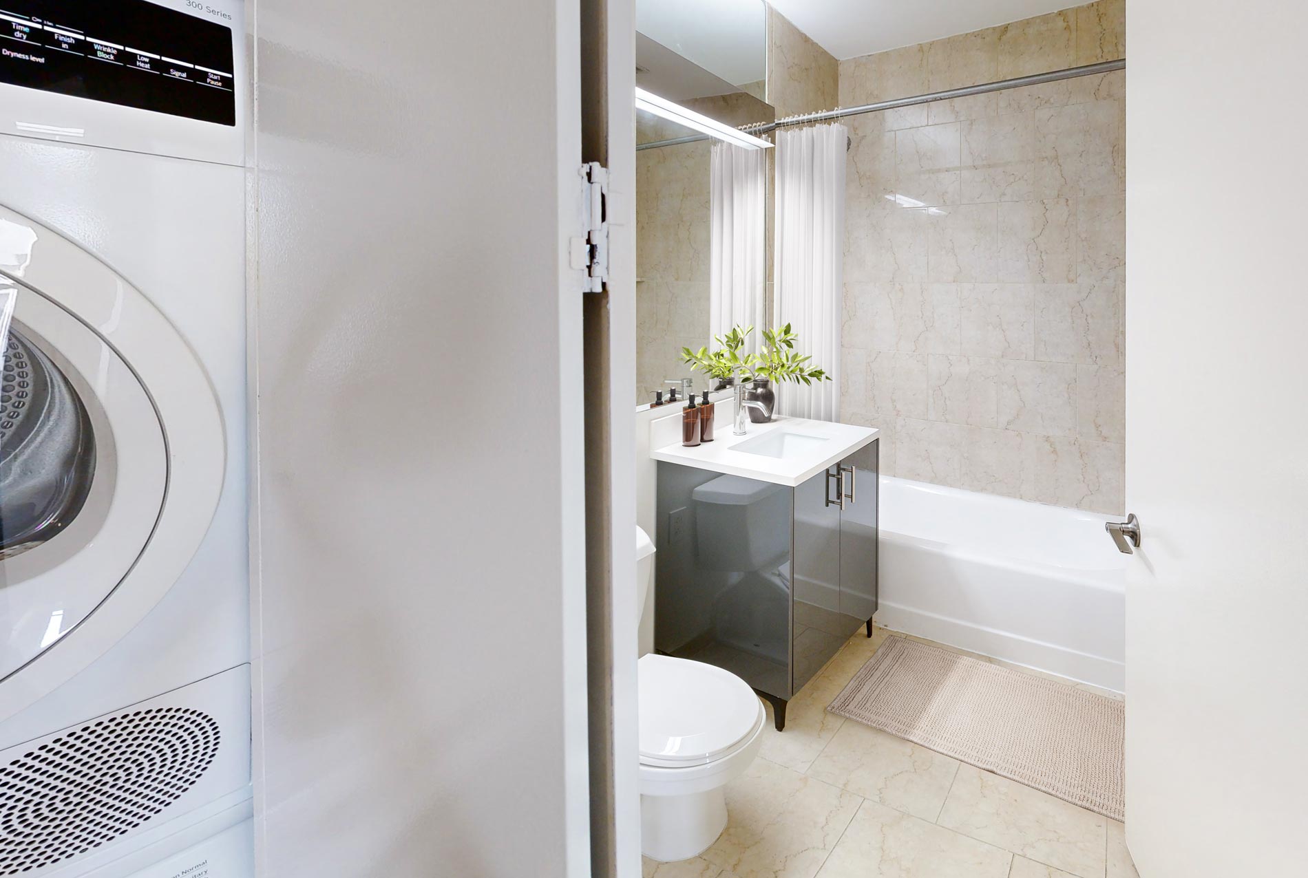 10 Hanover staged bathroom