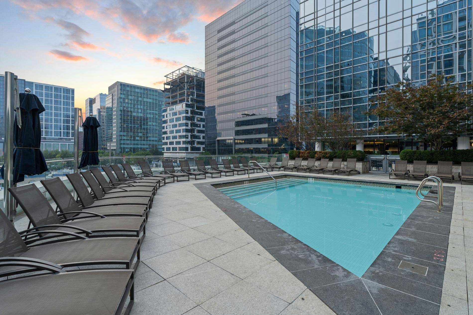 100 Pier 4 pool