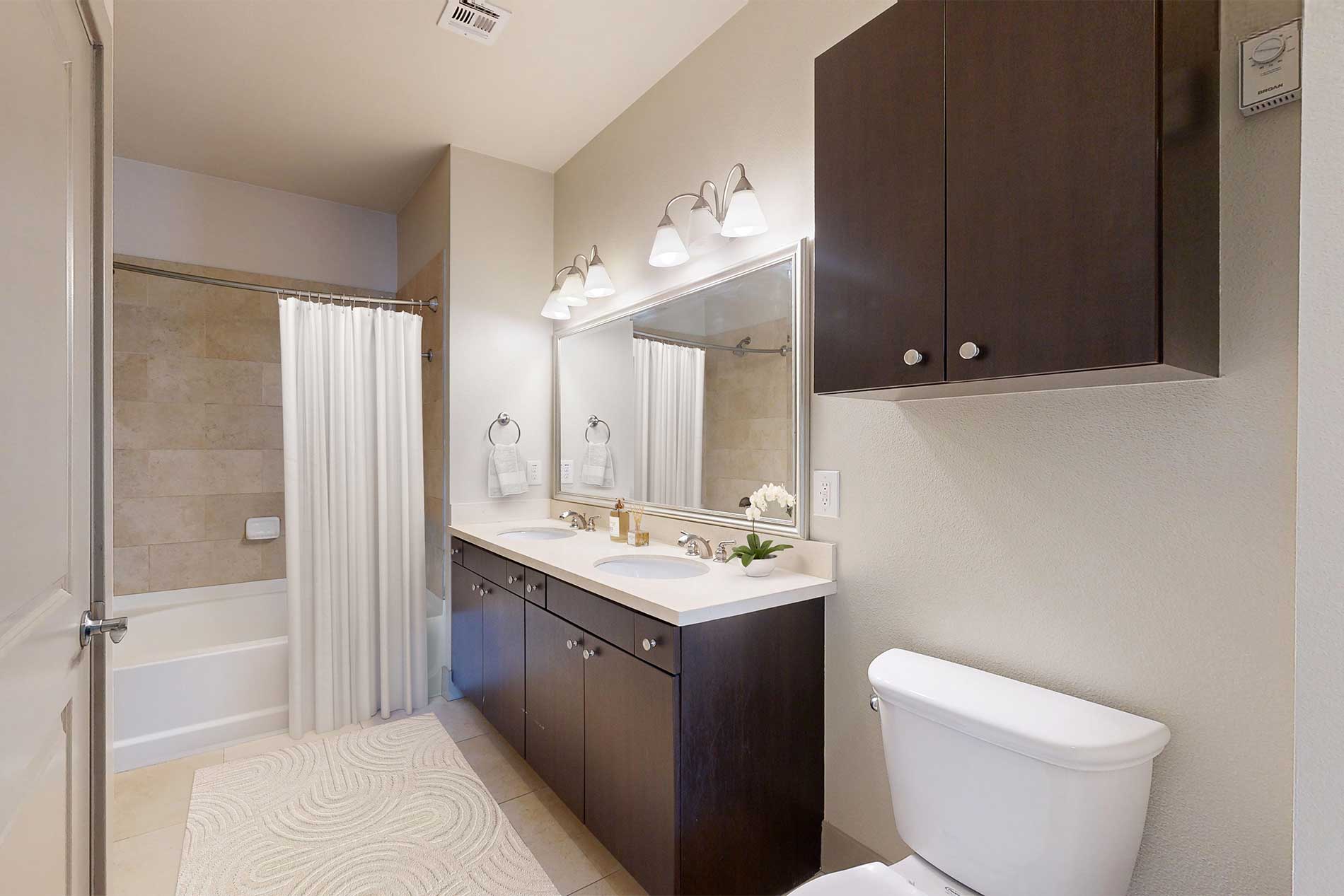 13th and market apartment bathroom