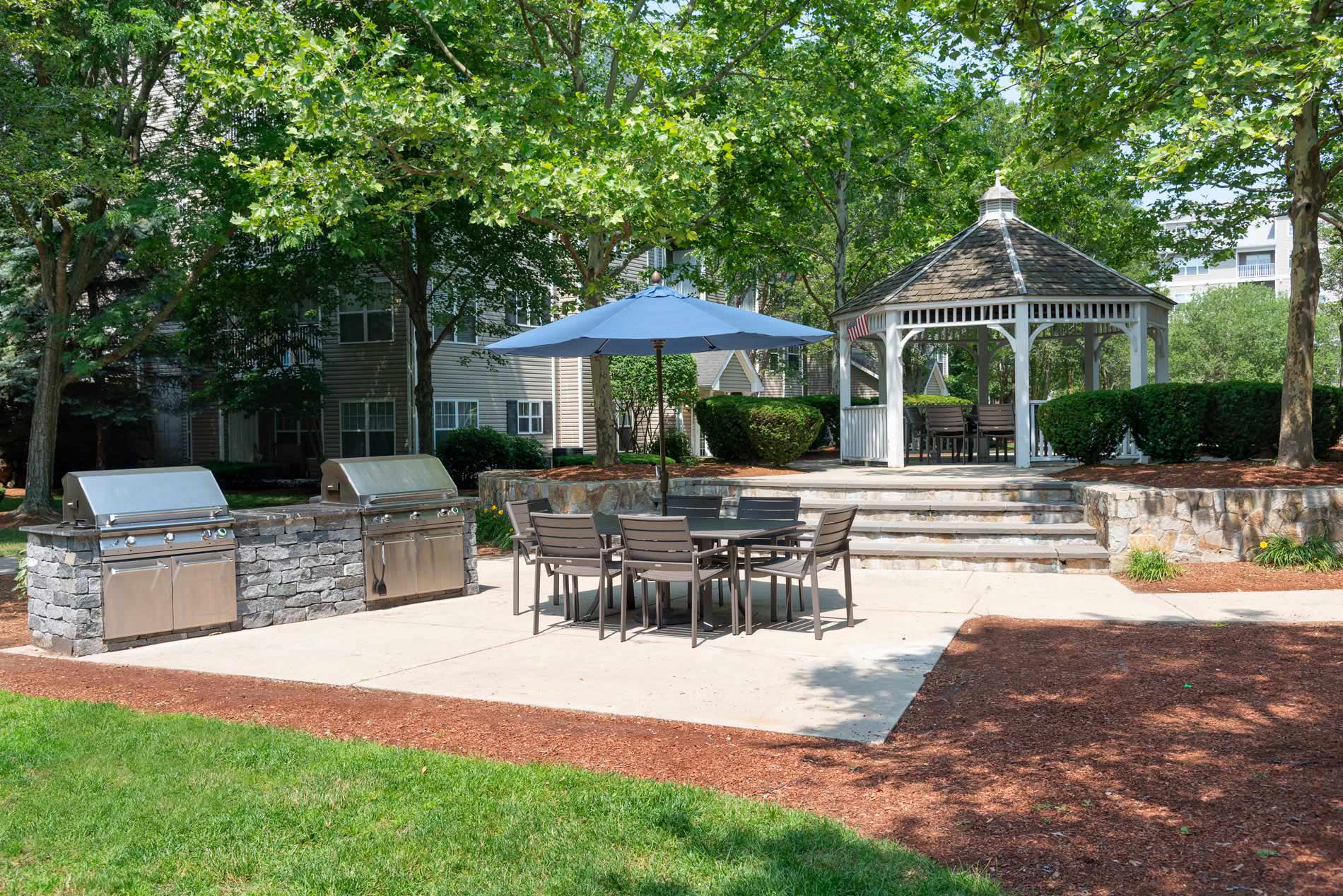 14 North courtyard and grilling area