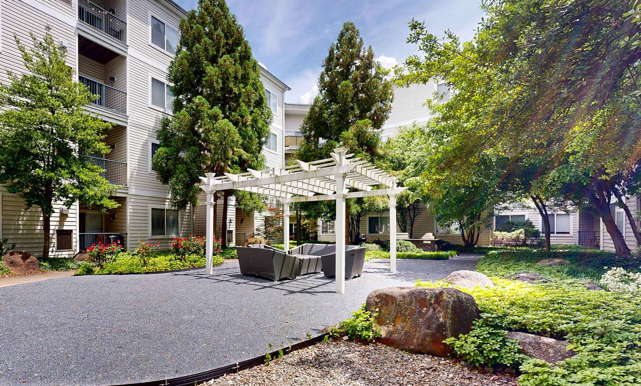 20 Lambourne Grilling Courtyard