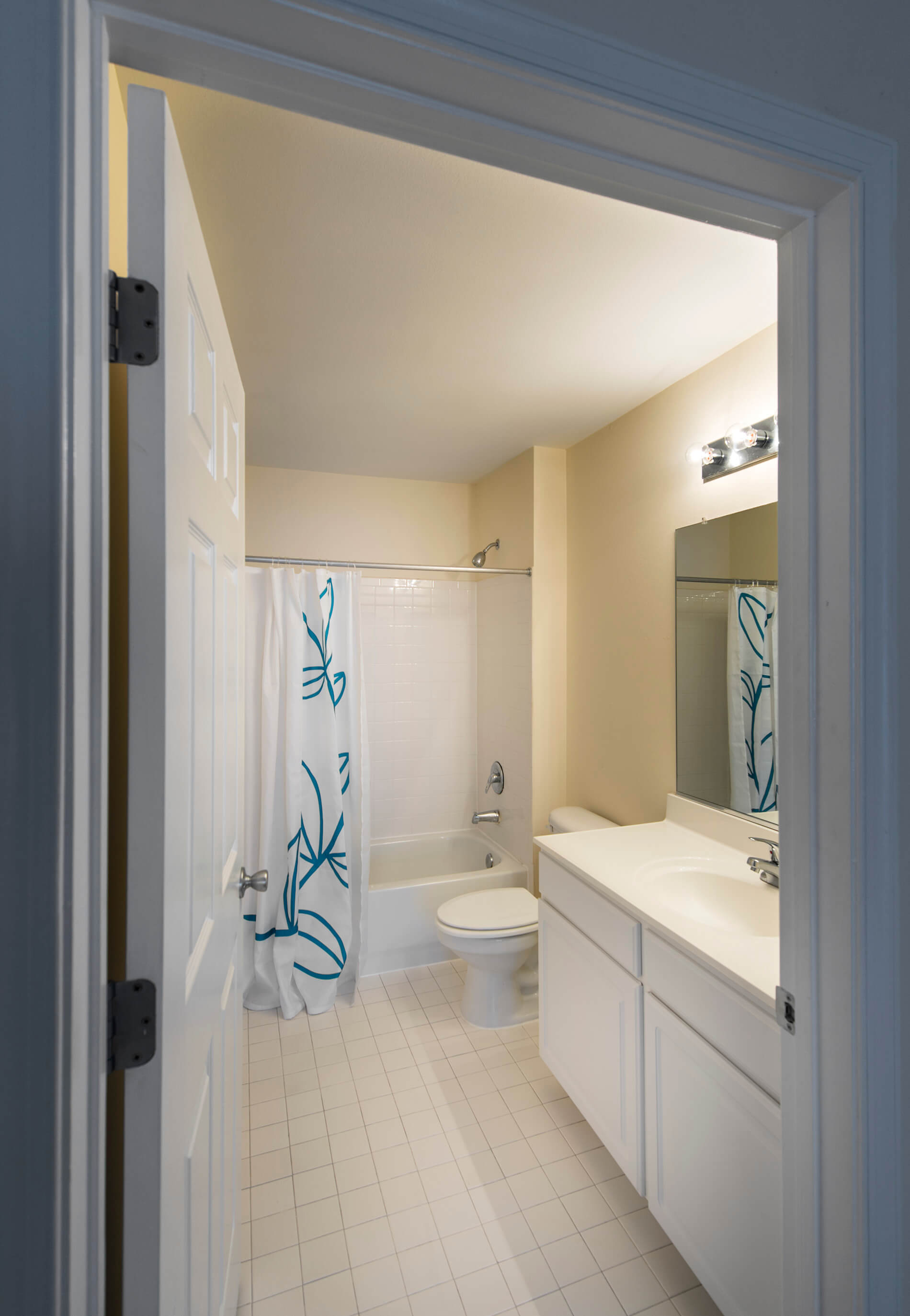 20 Lamborne Staged bathroom