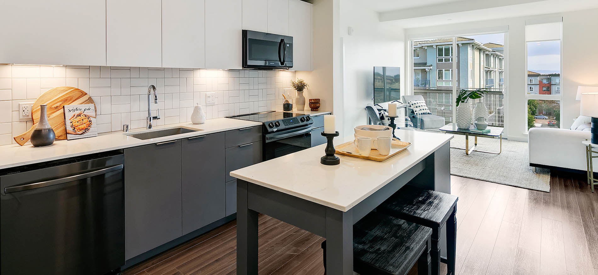 Apartment kitchen at 5421 Dublin Station