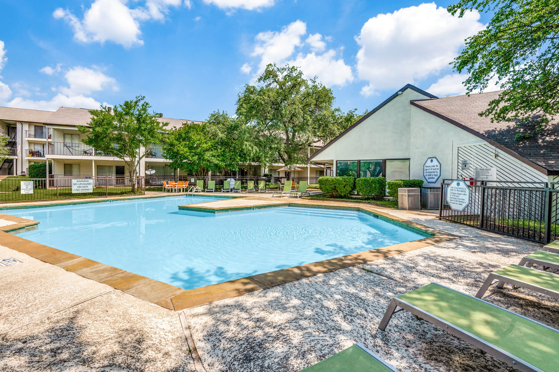 Addison Apartments Pool