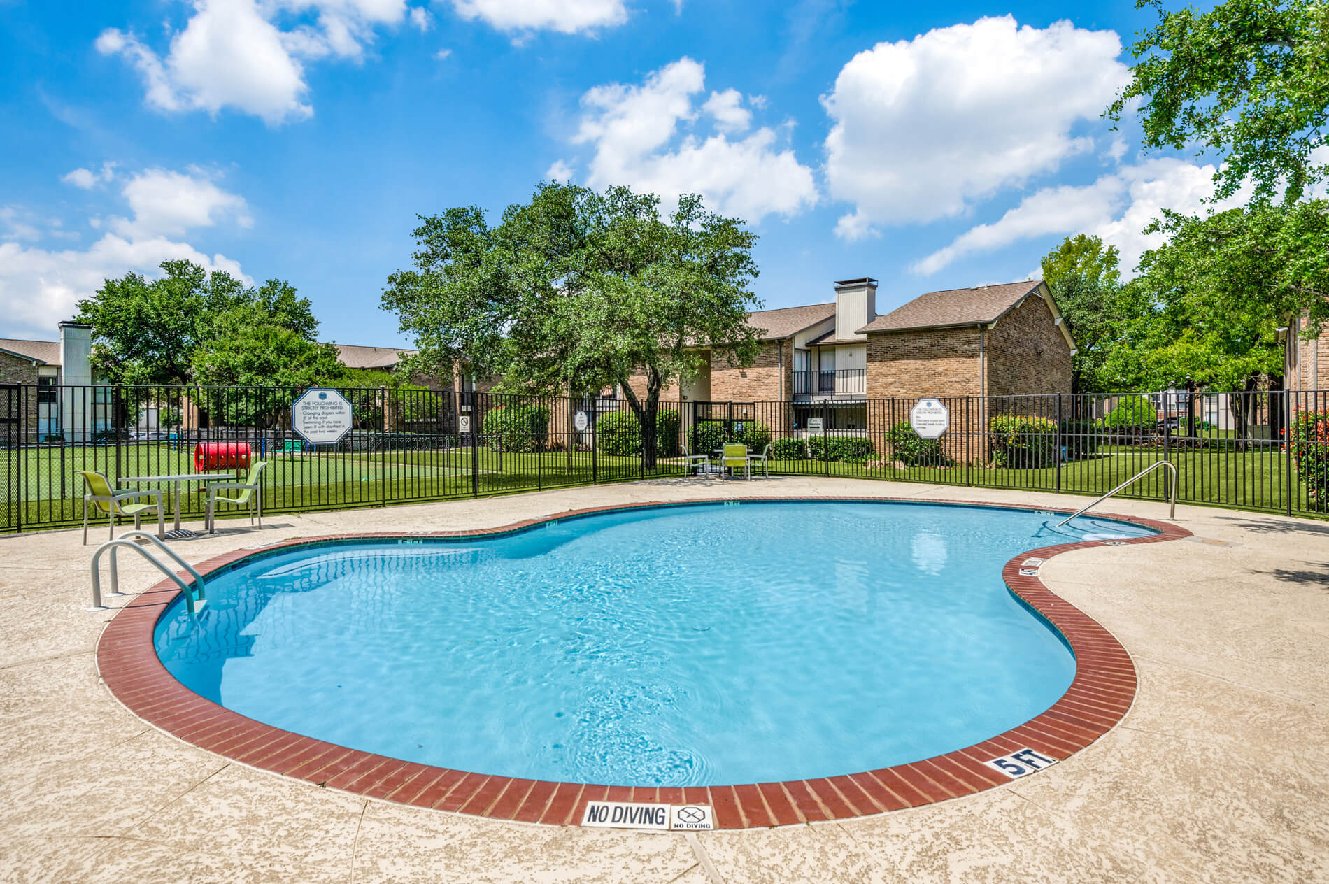 Addison Apartments pool