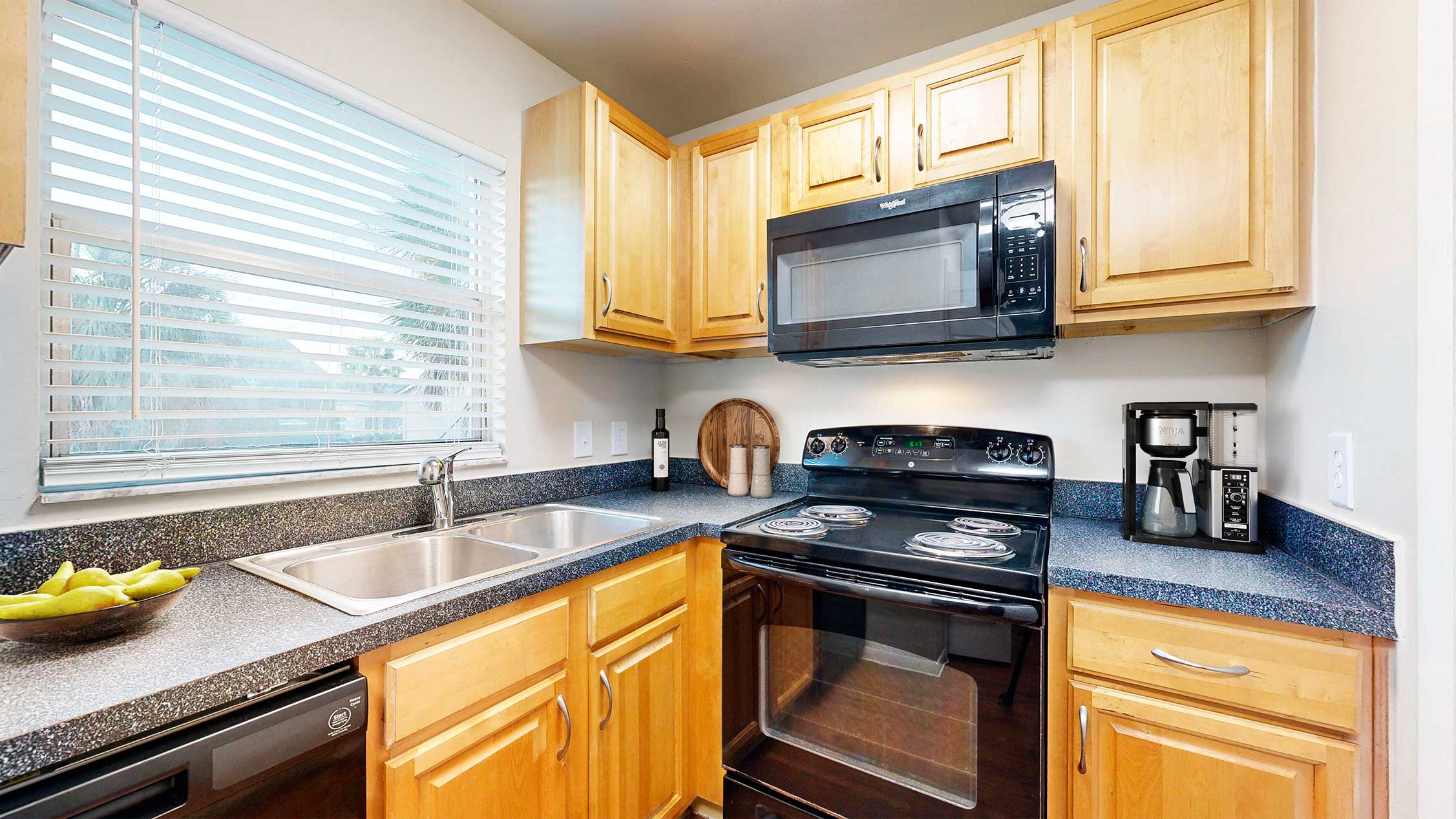 Alafaya woods staged kitchen