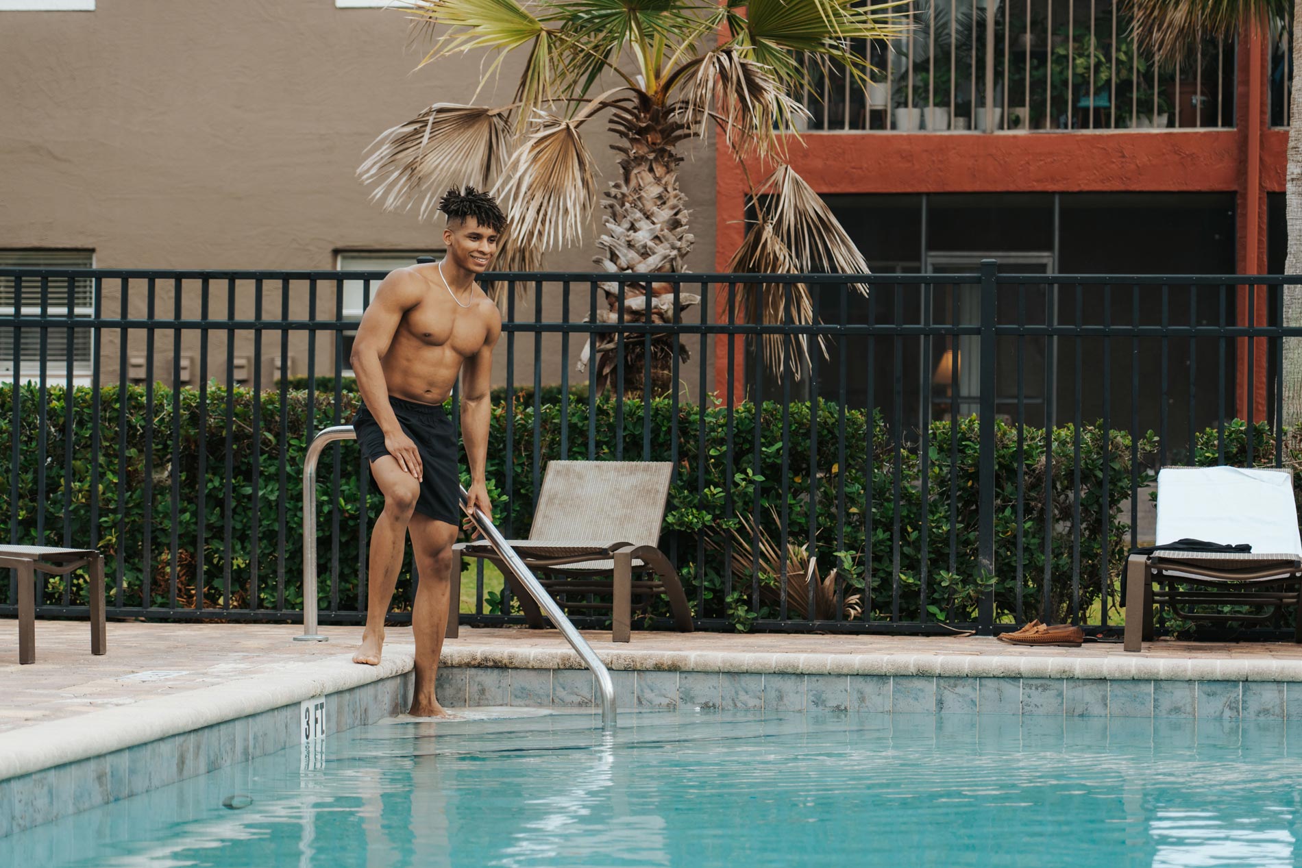 alafaya woods man gets into pool