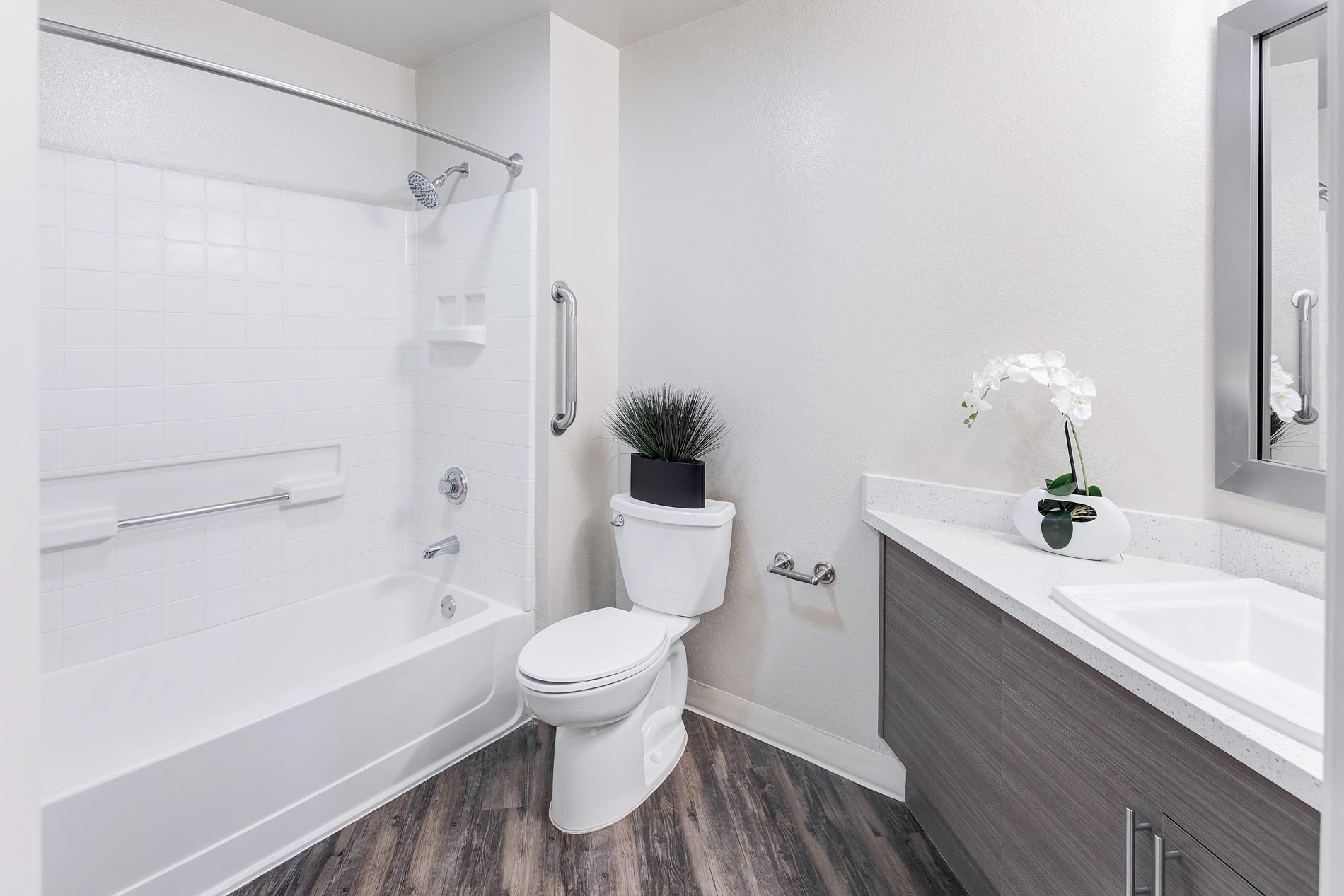 Almaden Lake Village staged bathroom