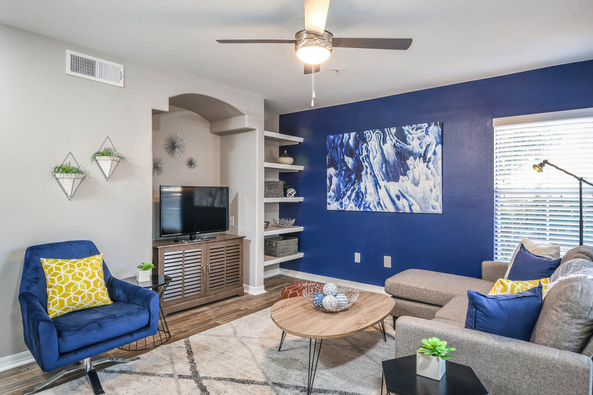 Arbors at  Maitland Summit interior living room