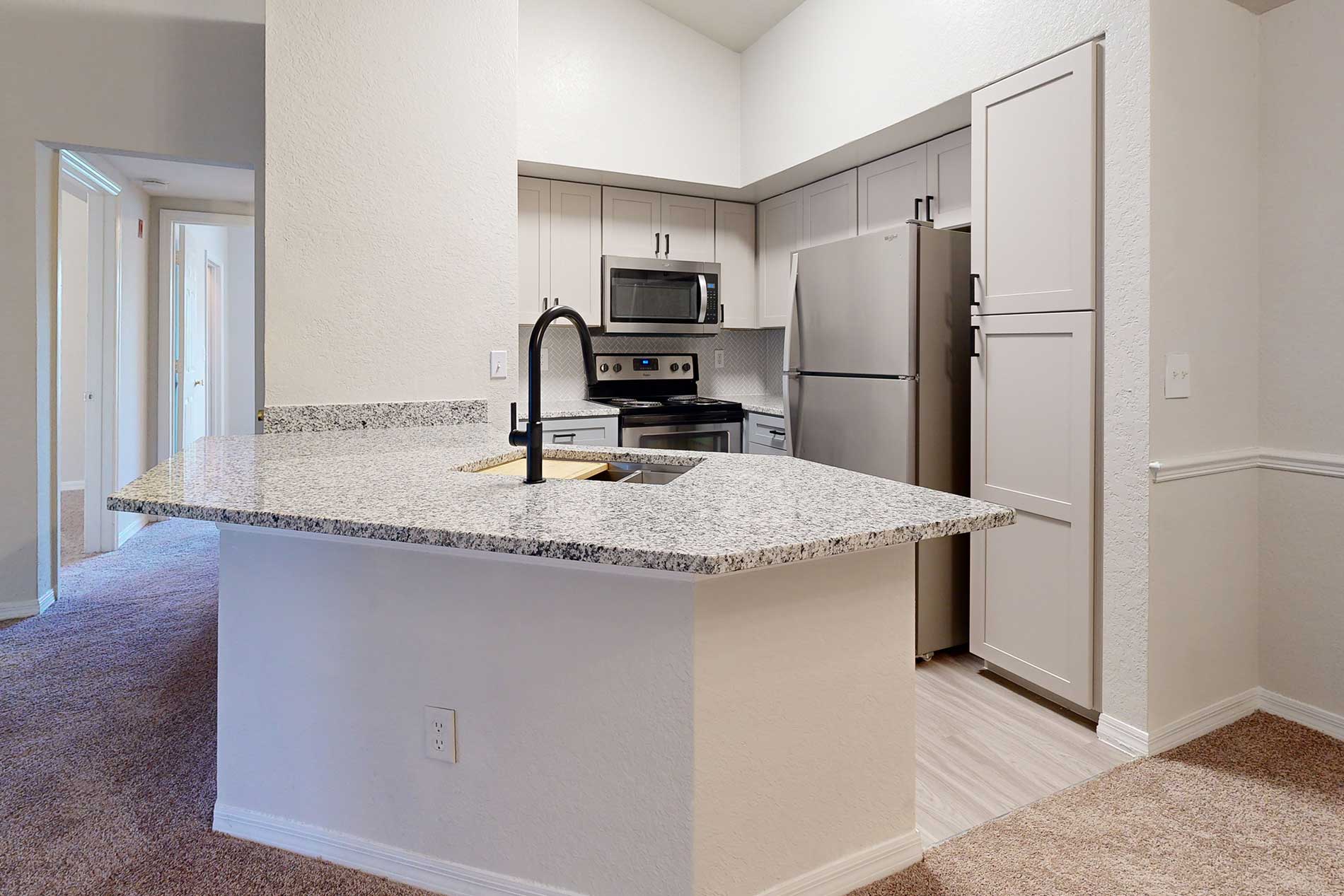 Ashton at Waterford Lakes apartment kitchen