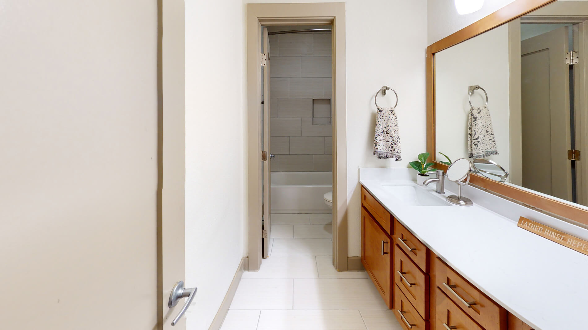 Barton Creek Landing apartment bathroom