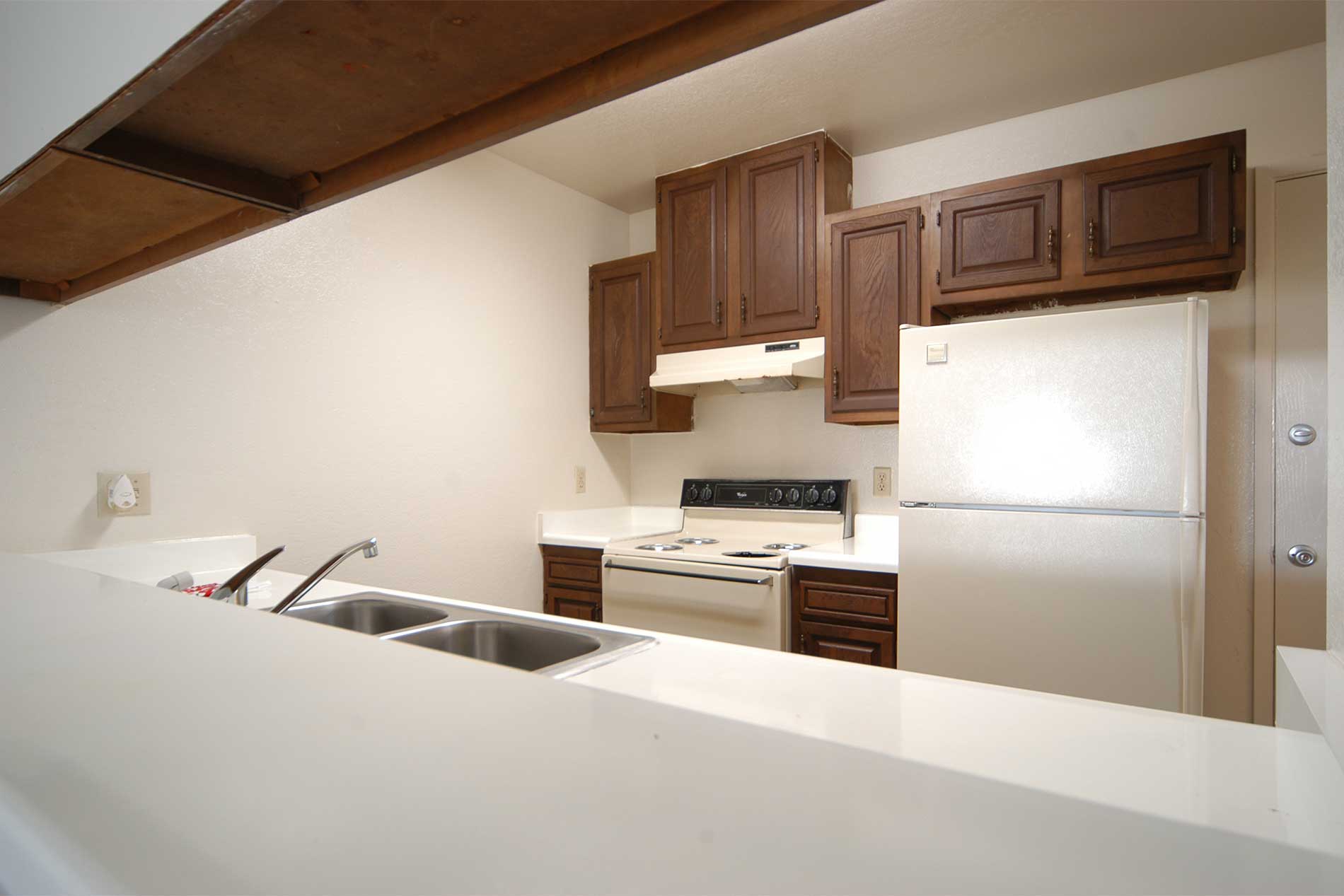 Boronda Manor apartment kitchen