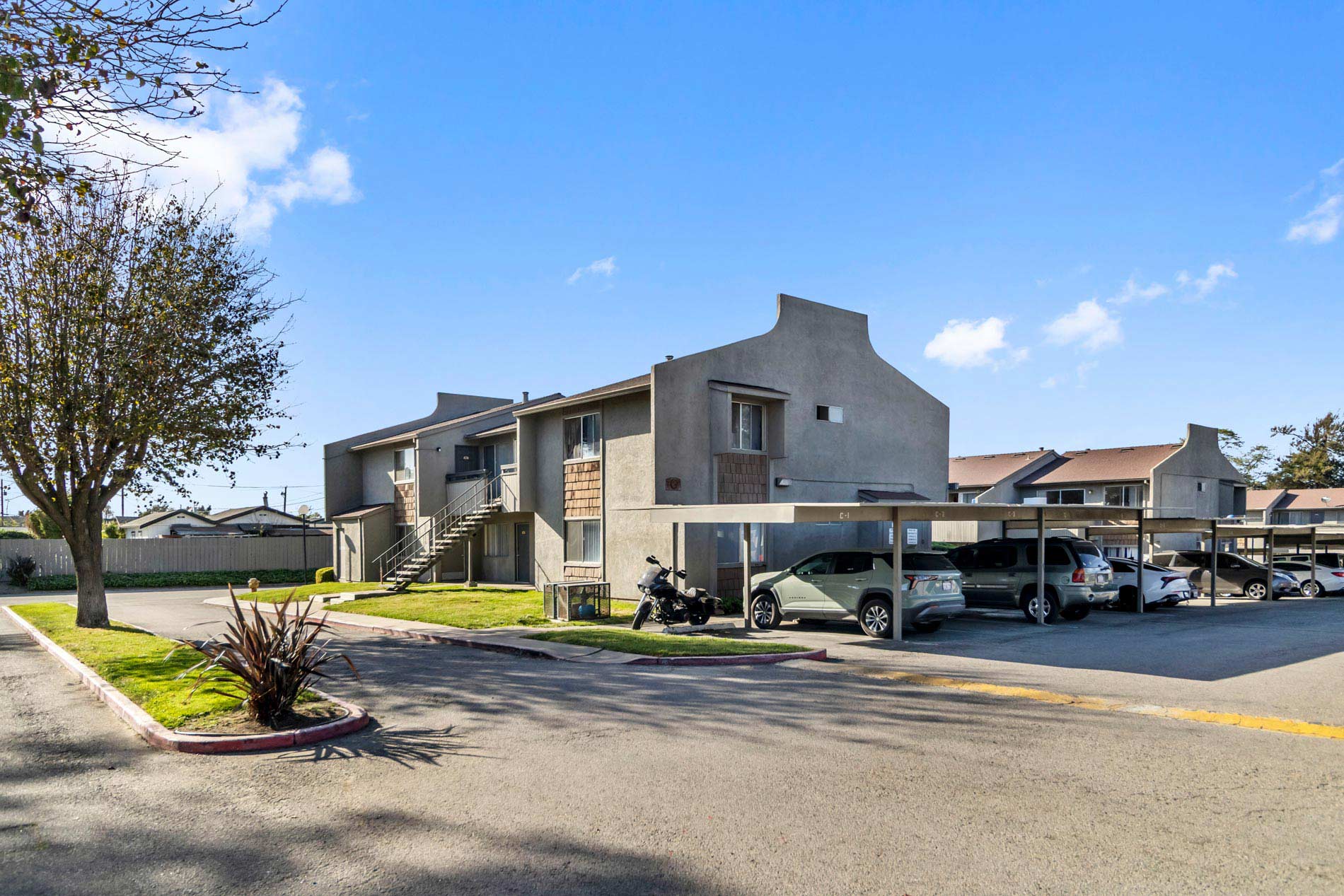 Boronda Manor building exterior