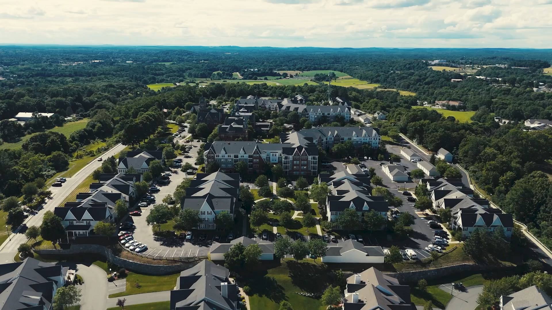 Bradlee Danvers apartments in the Danvers neighborhood of Boston features premium interiors, fun resident amenities, and easy commutes.