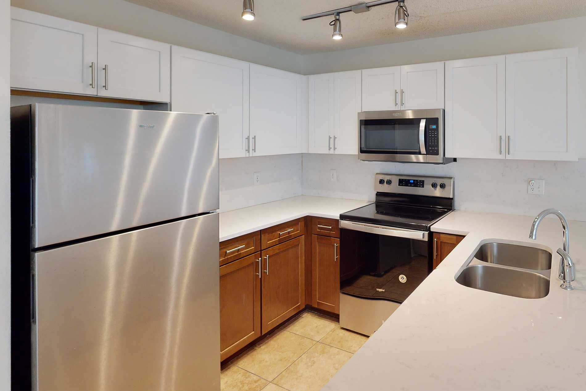 Cambridge Woods apartment kitchen