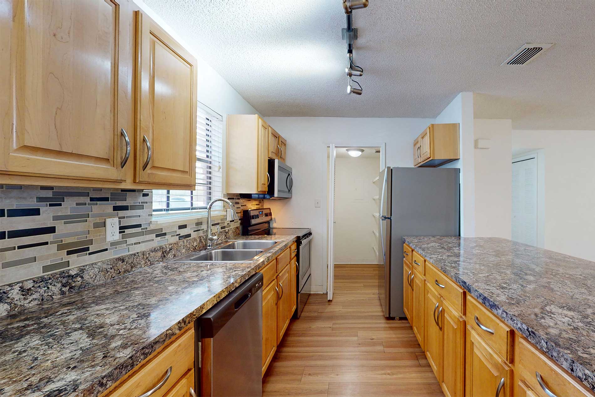 Cambridge Woods apartment kitchen