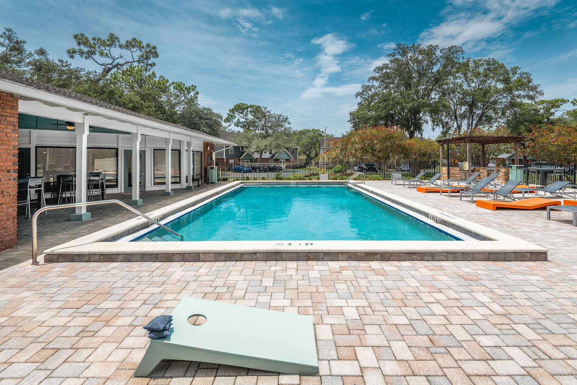 Cambridge Woods apartments pool