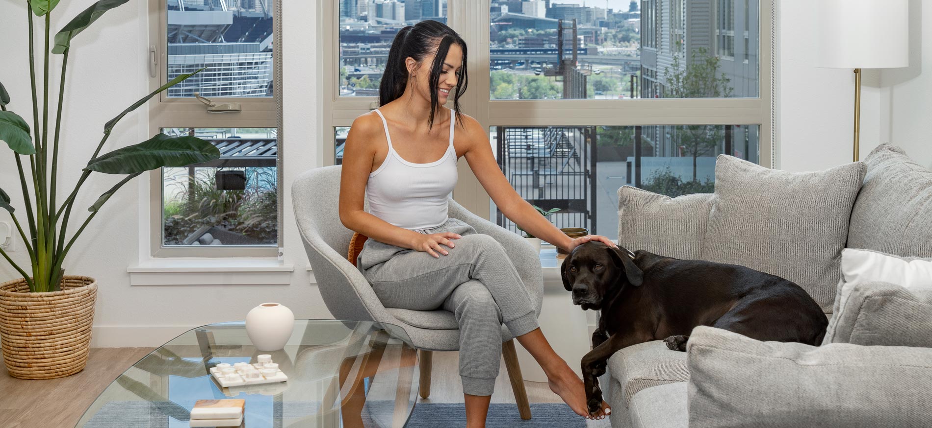 Cirrus Apartments Woman With Dog In Living Room