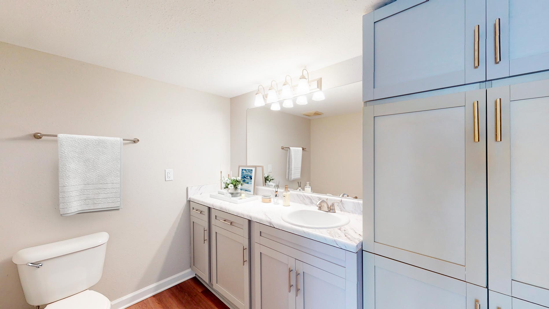 Colonnade Bathroom staged 