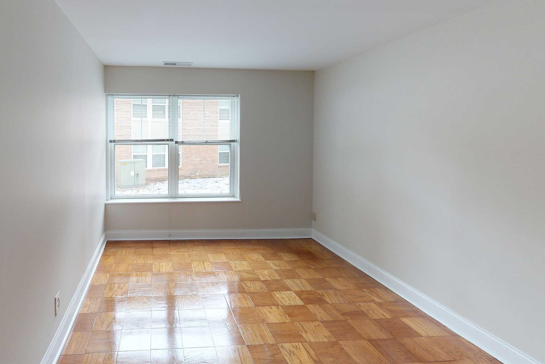 Commons at Windsor Gardens apartment bedroom