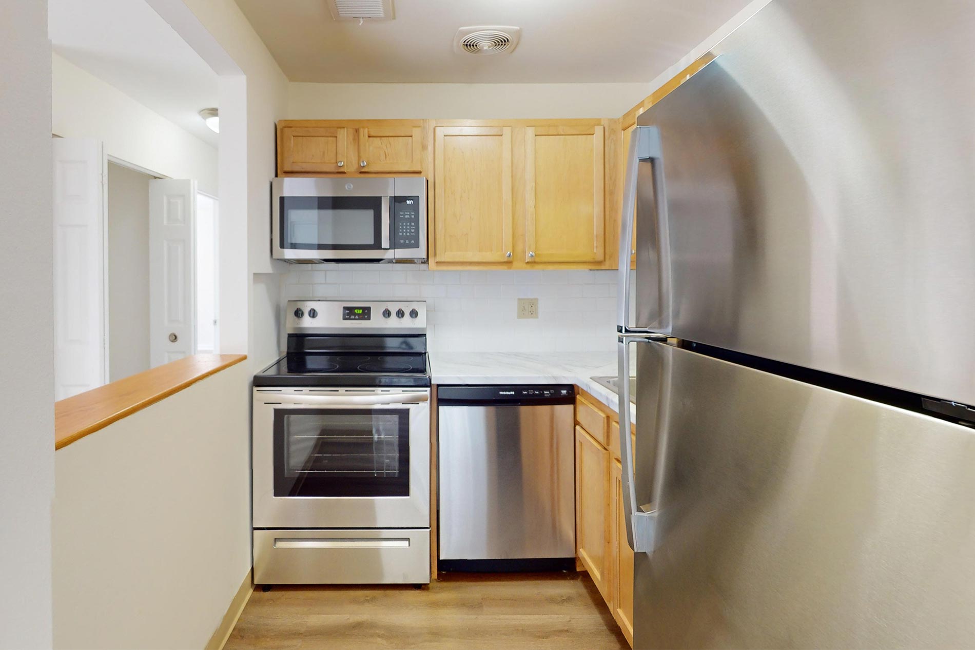 Commons at Windsor Gardens apartment kitchen