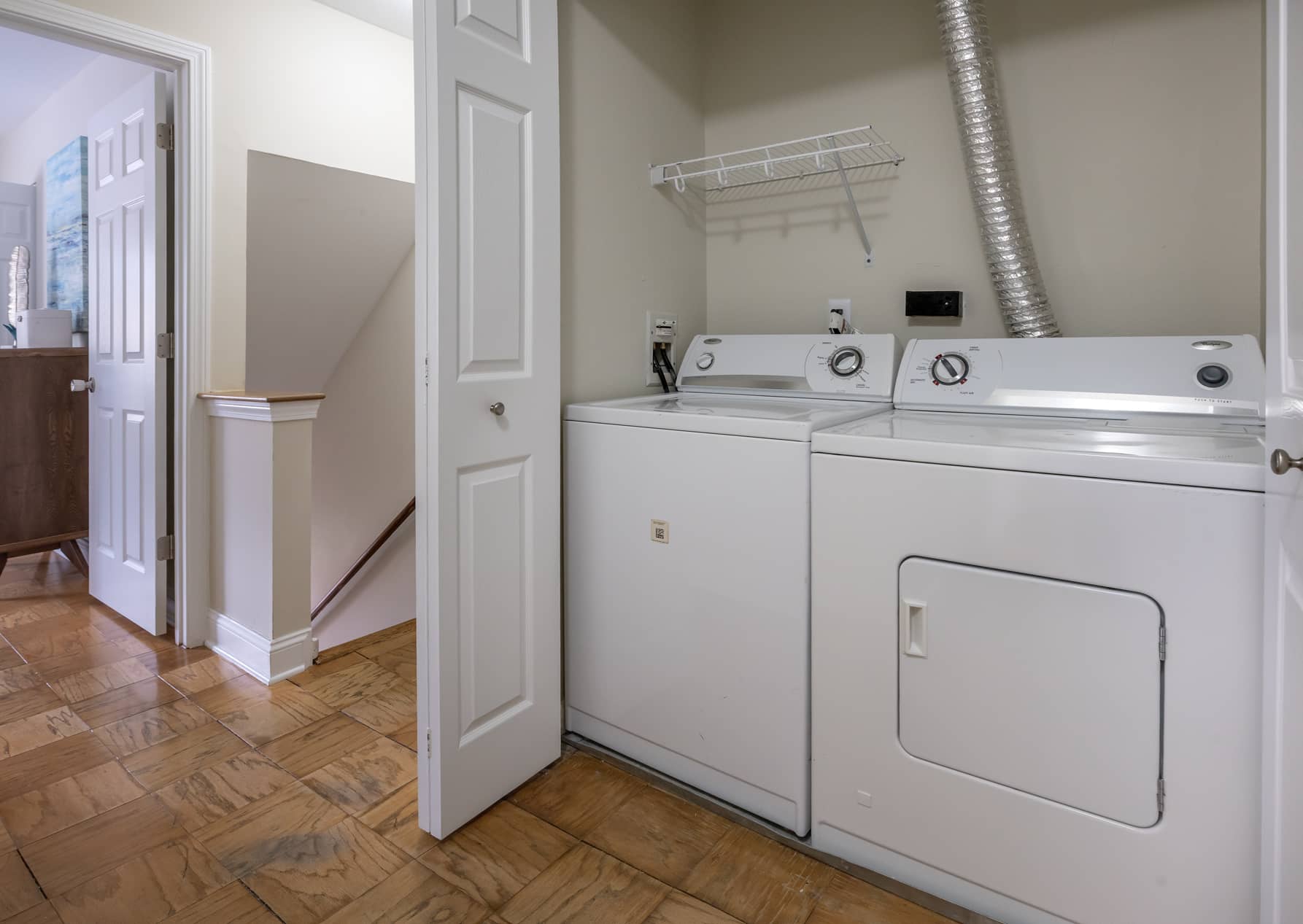 Commons at Windsor Gardens apartment laundry area