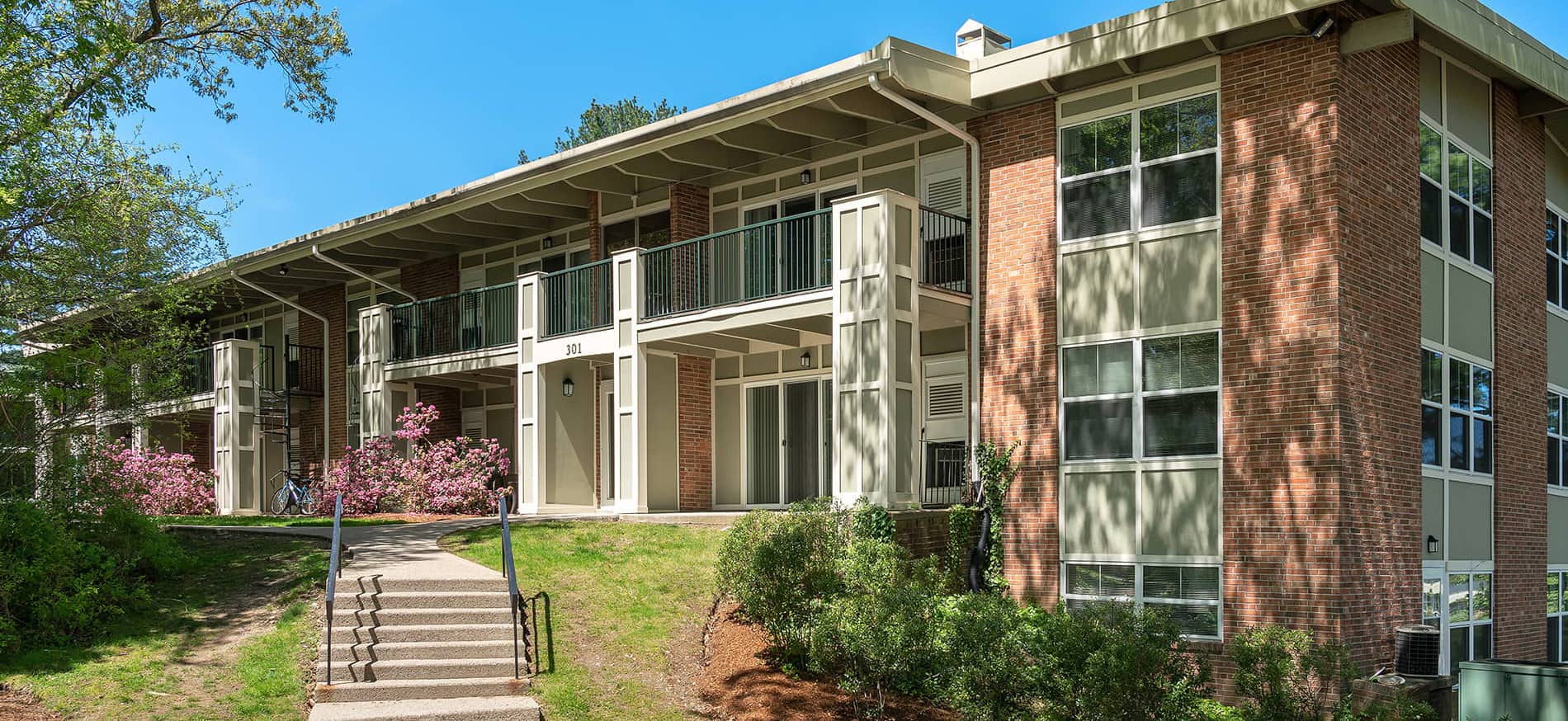 The Commons at Windsor Gardens building exterior