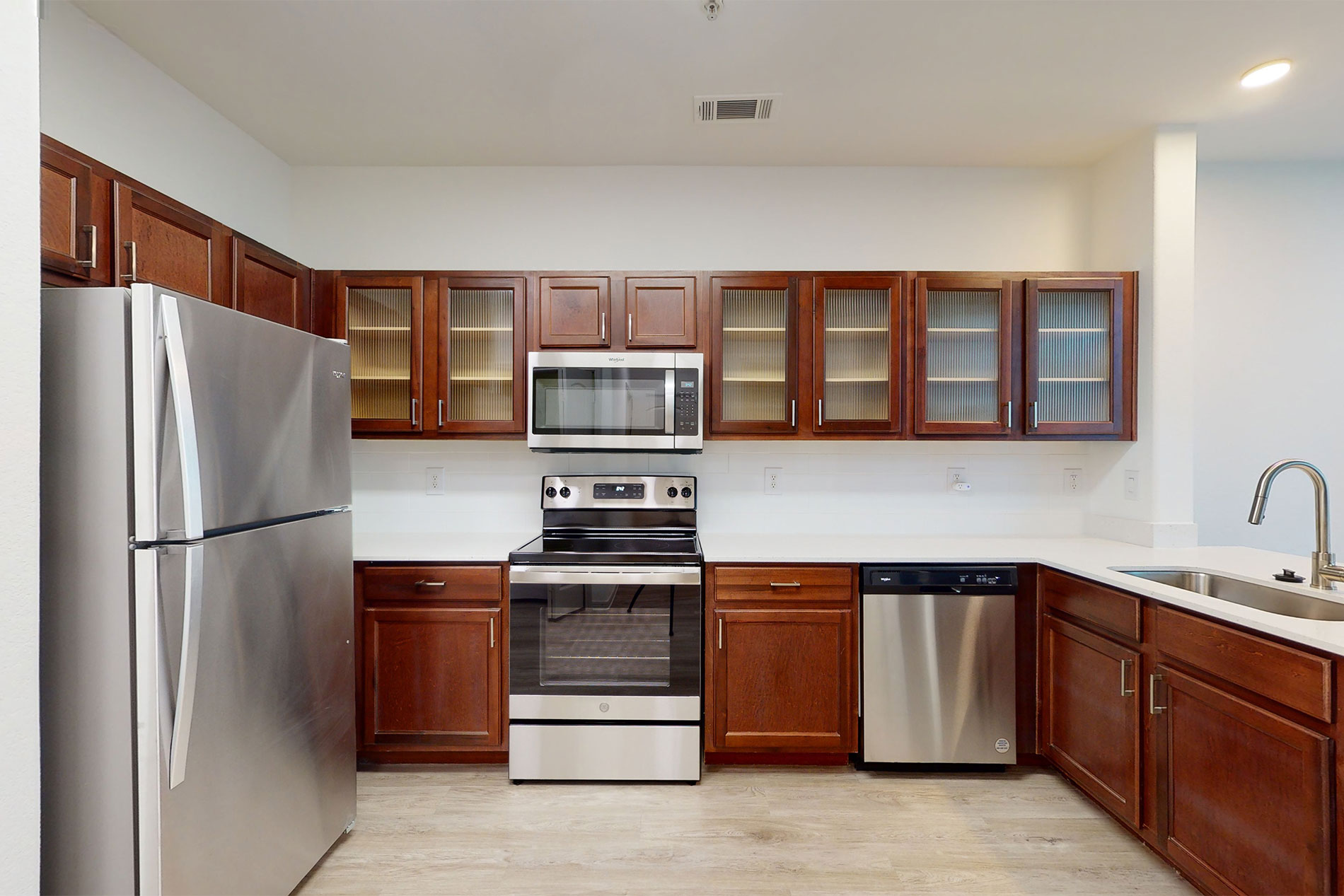 Cool Springs at Frisco Bridges apartment kitchen