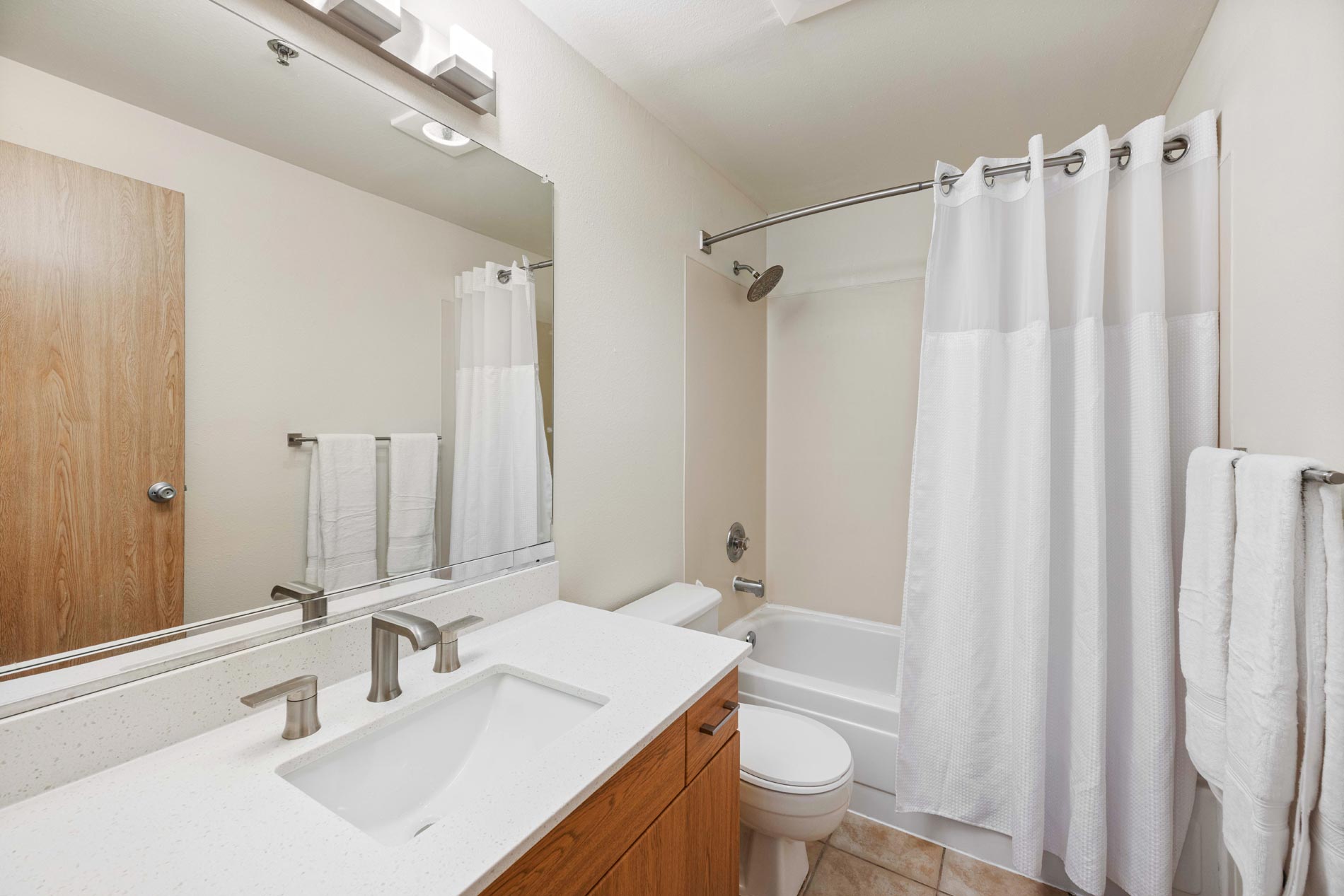 Crown Pointe staged bathroom