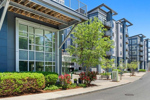 Currents on the Charles in the Waltham neighborhood of Boston features updated interiors, outdoor amenities, and is located on the banks of the Charles River