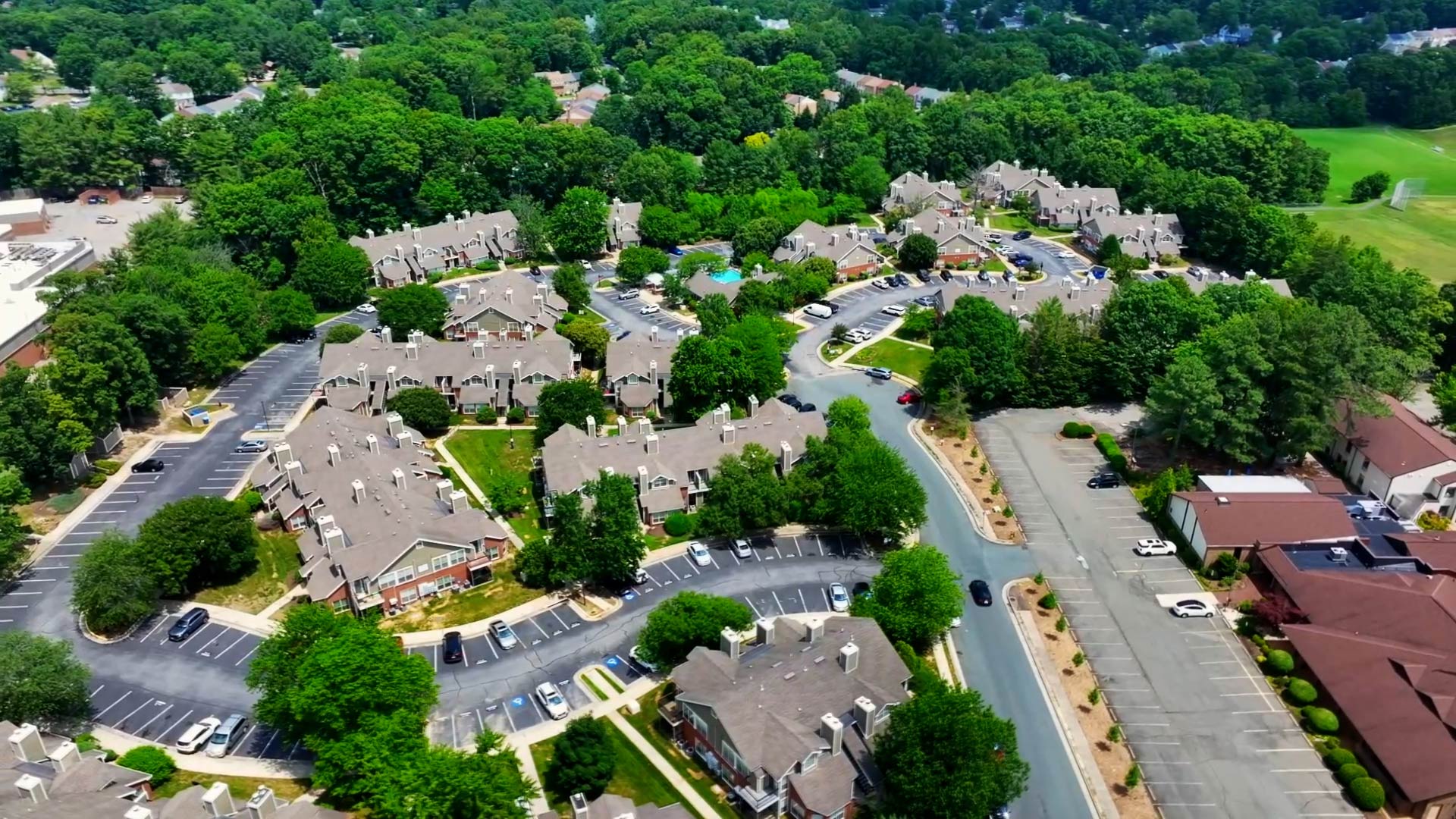 aerial view of Dominion Lake Ridge apartments located in the Woodbridge neighborhood of Washington DC