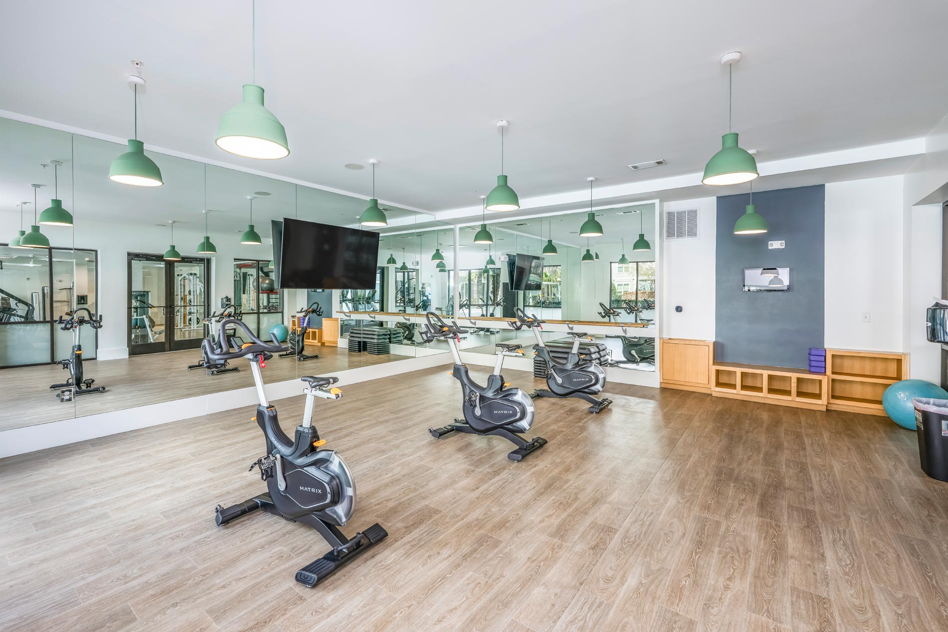 Essex Luxe spin room