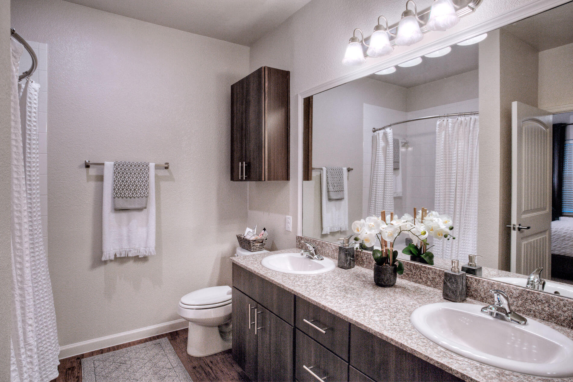 Estancia Villas apartment bathroom