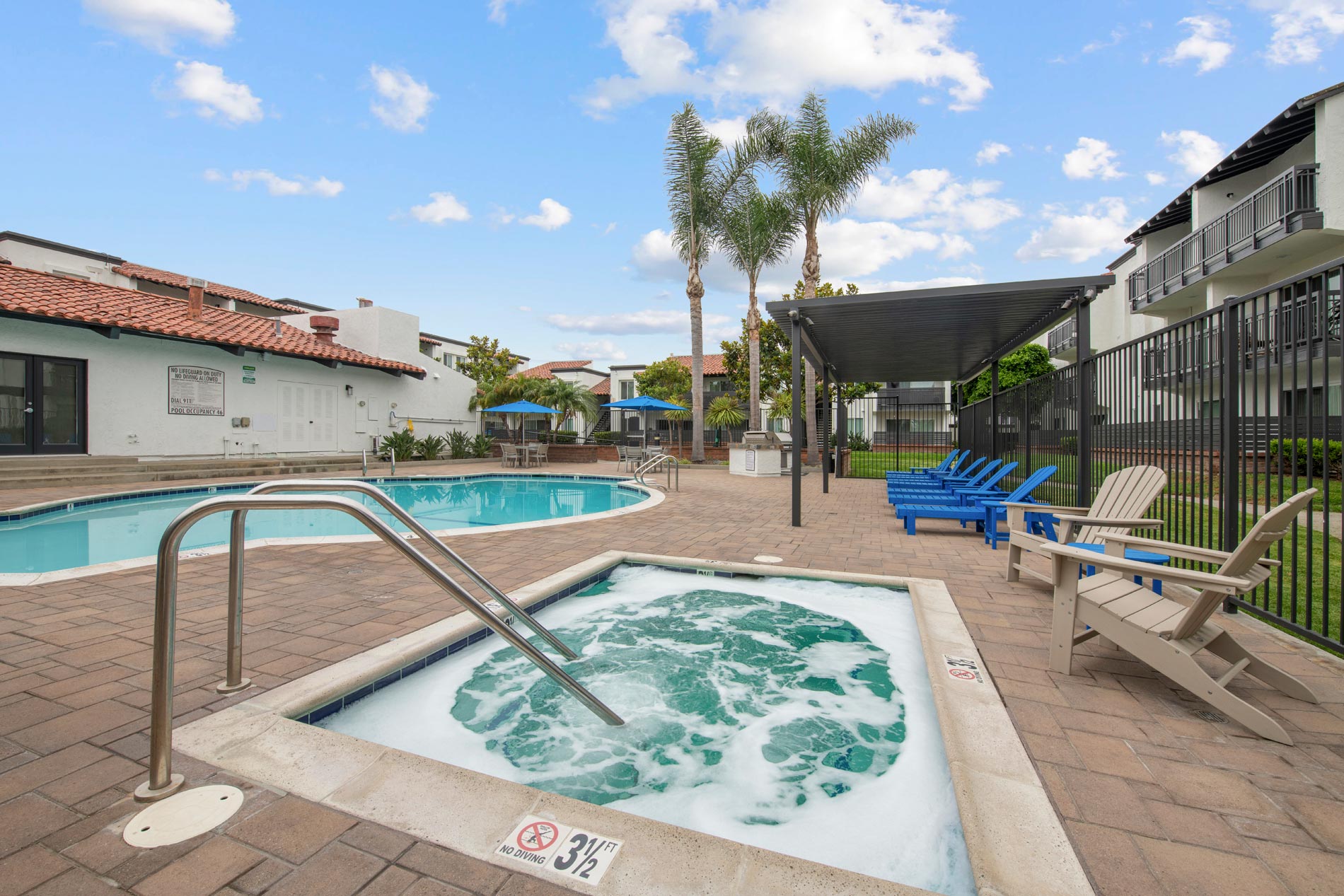 Huntington Vista pool