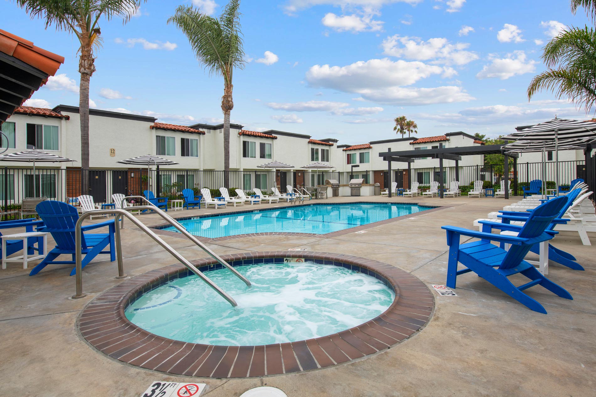 Huntington Vista pool