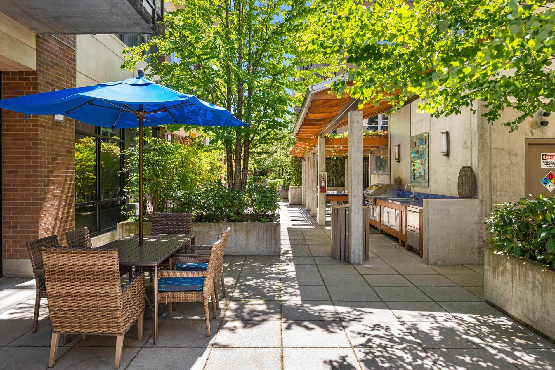 Island Square Courtyard area