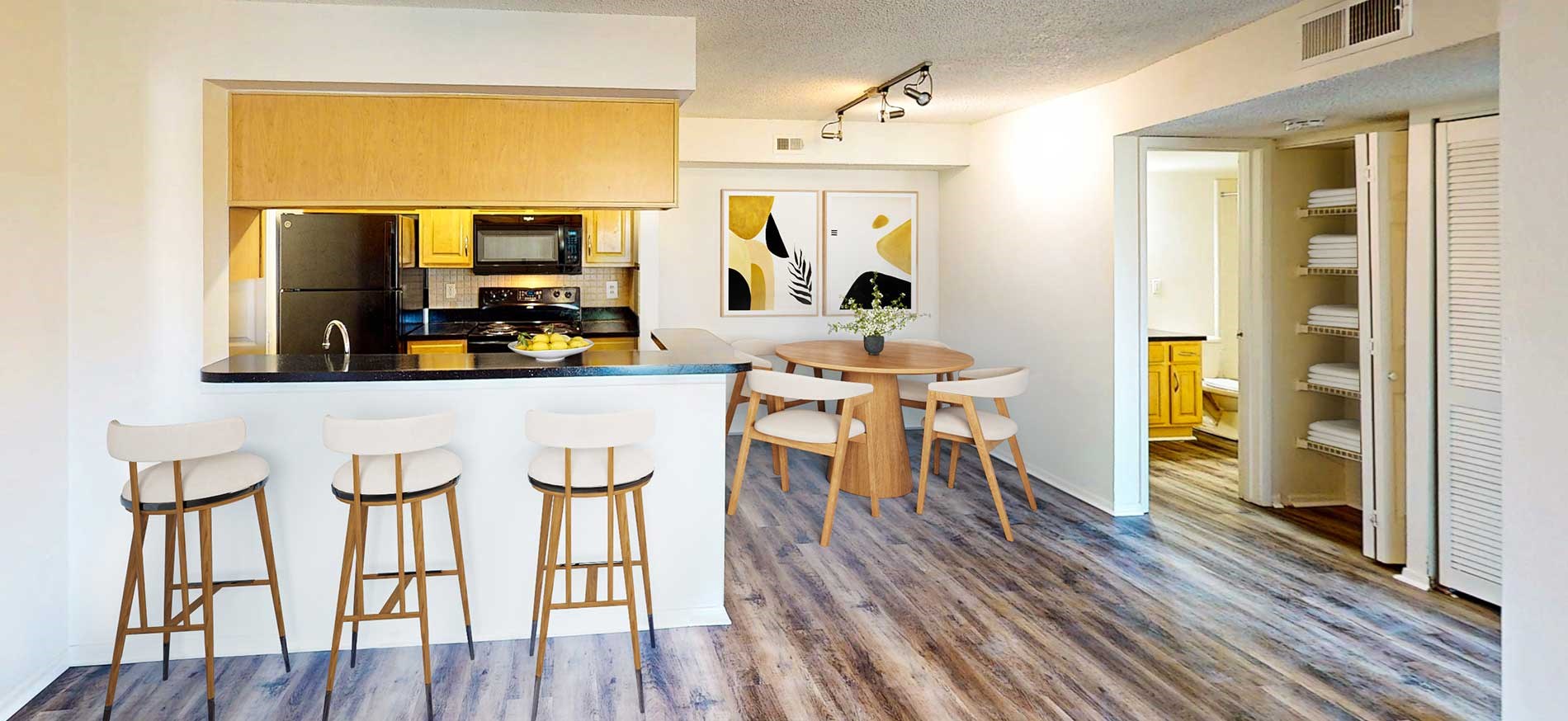 Lakewood Place apartment kitchen