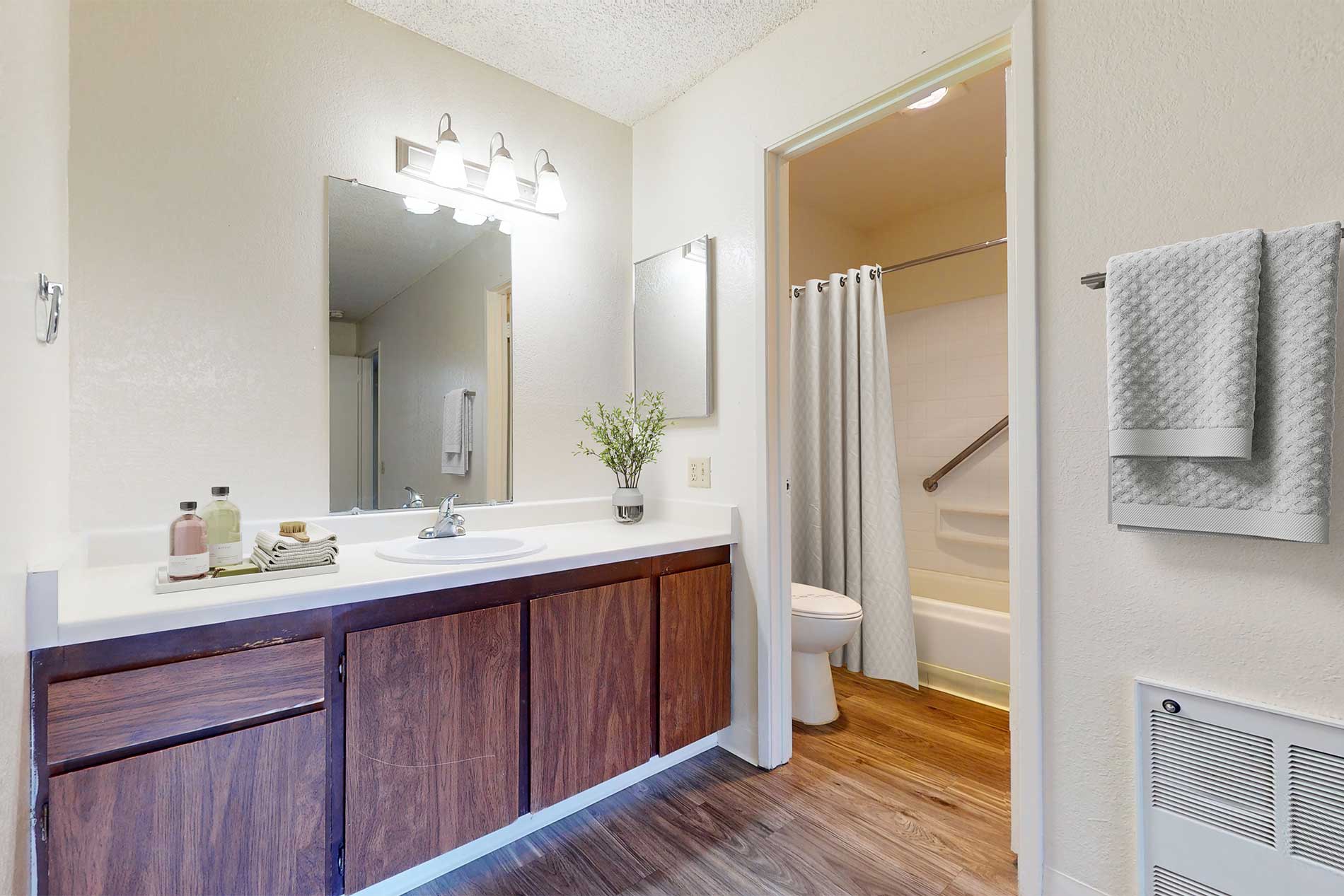 Laurel Tree apartment bathroom