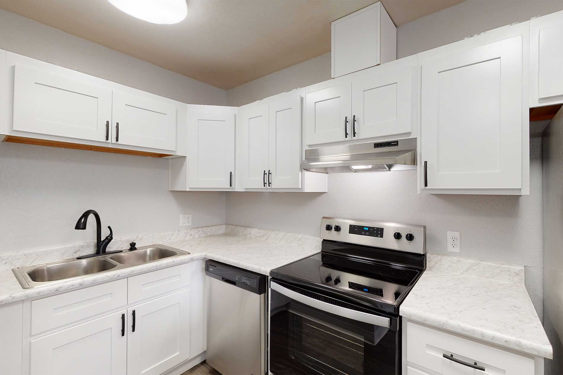 Laurel Tree apartment kitchen