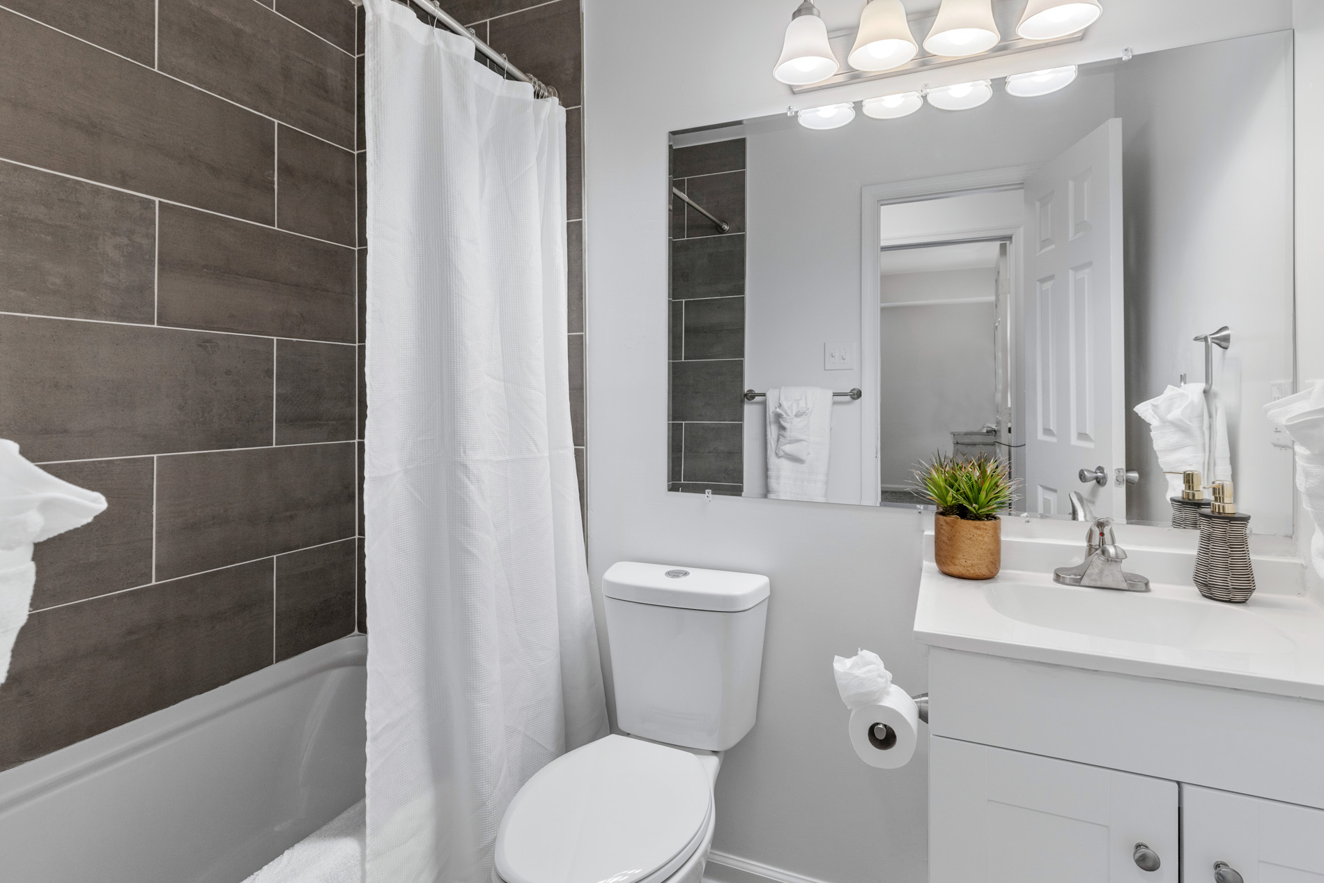 Legacy At Mayland staged bathroom