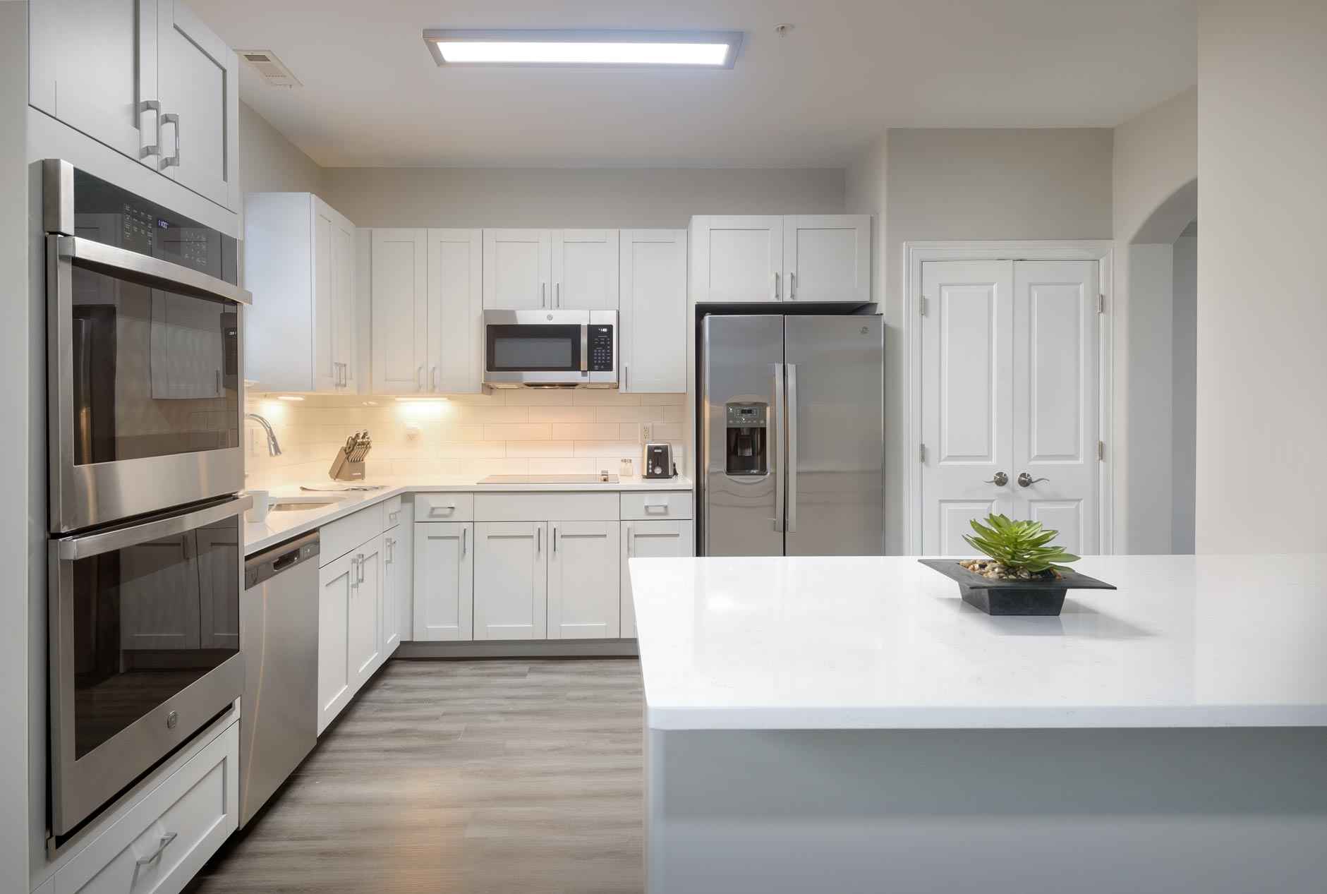 Lenox Farms staged kitchen