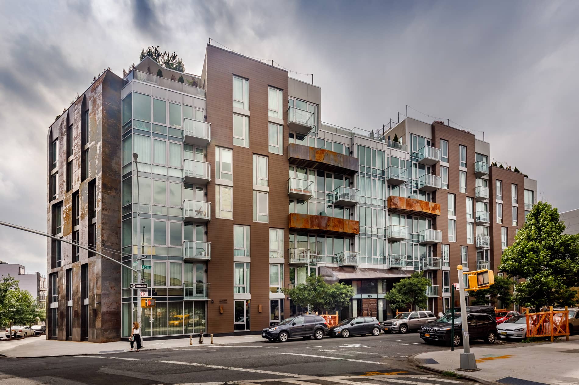 Leonard Pointe Apartments Building Exterior