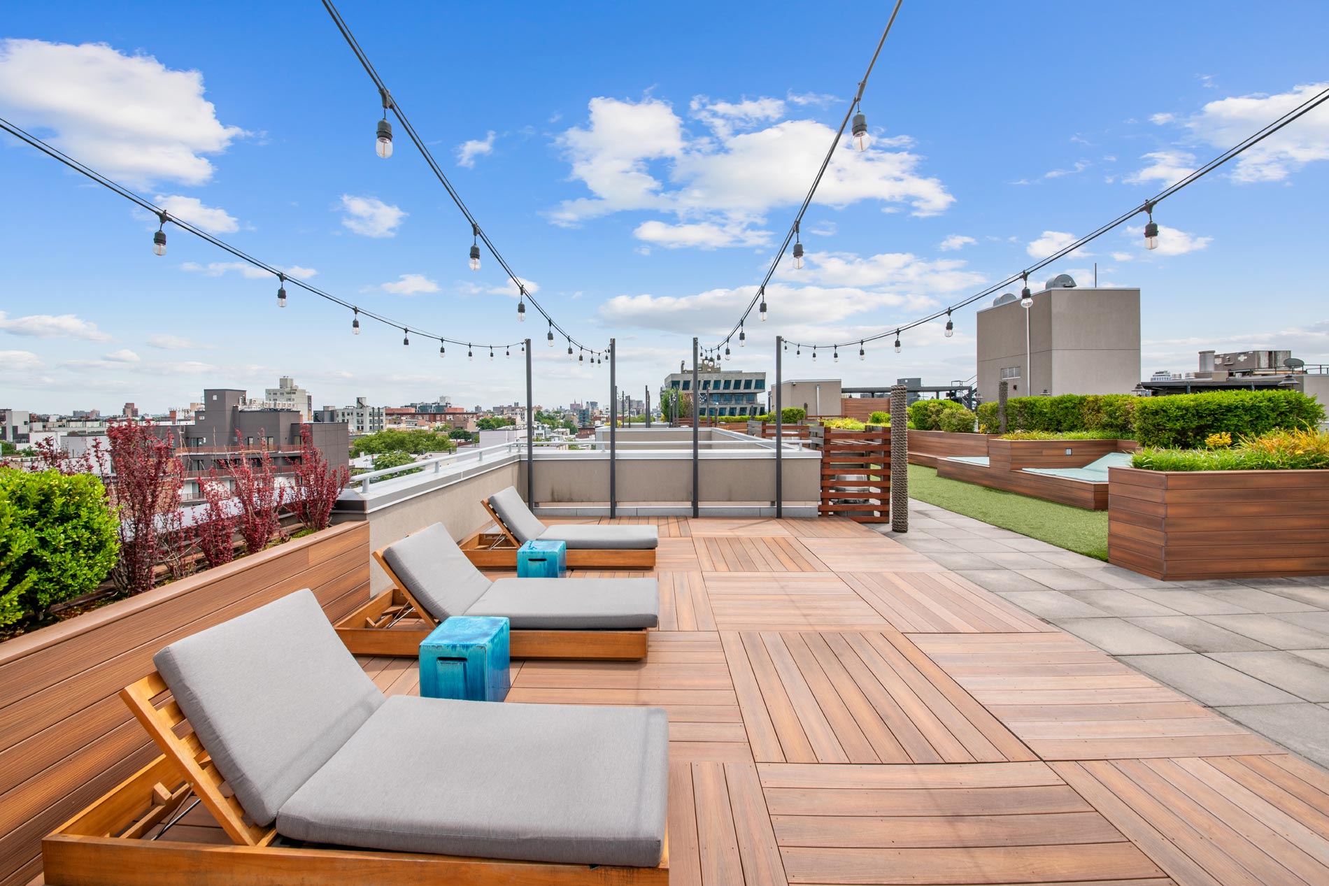 Leonard Pointe rooftop seating area