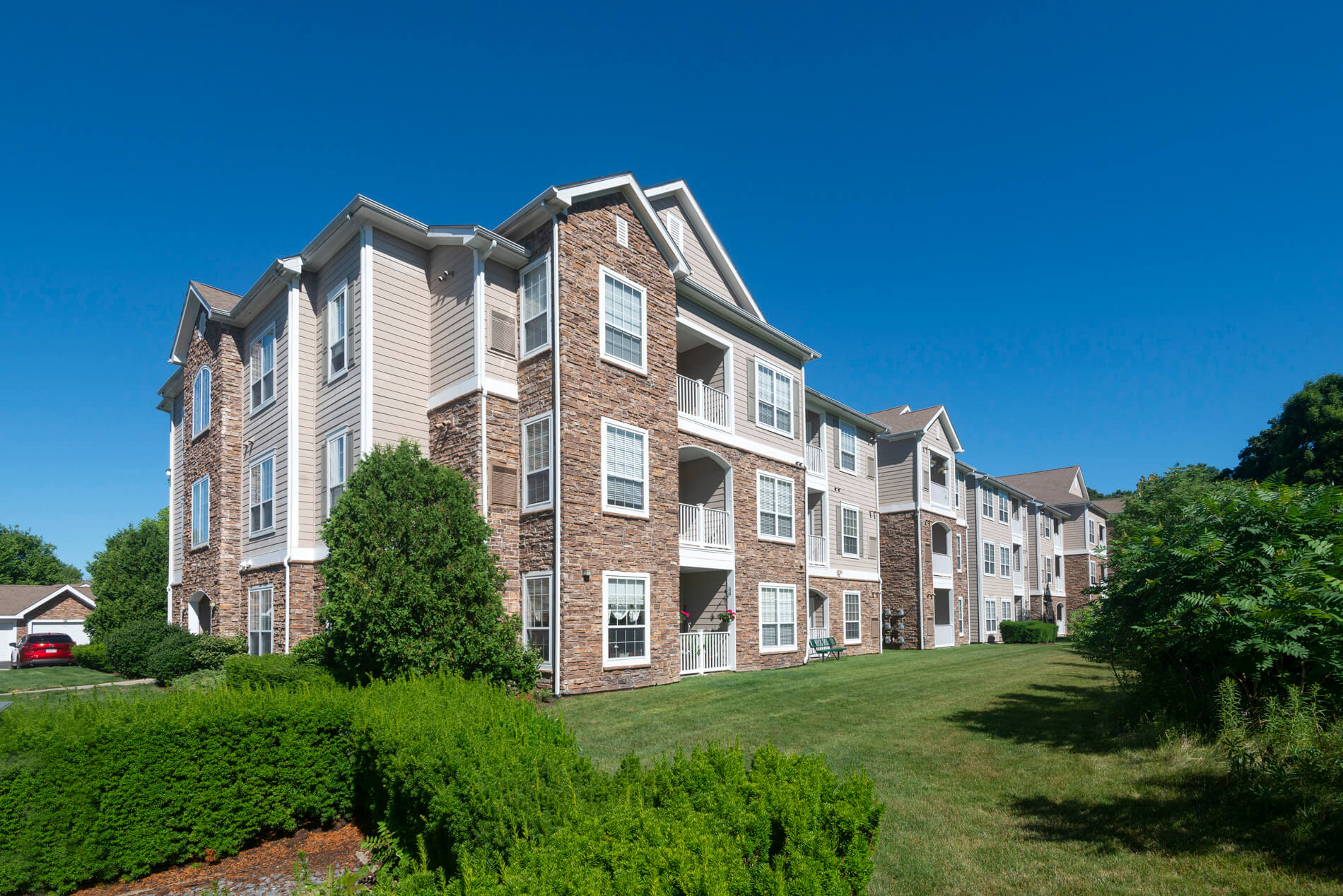 Lodge at Foxborough building exterior