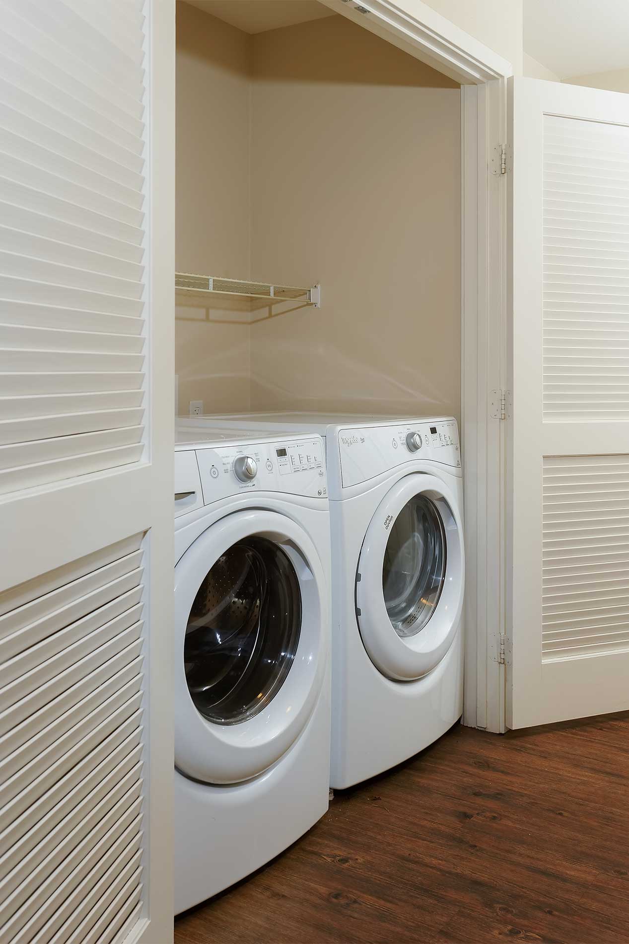 Los Alisos apartment washer and dryer