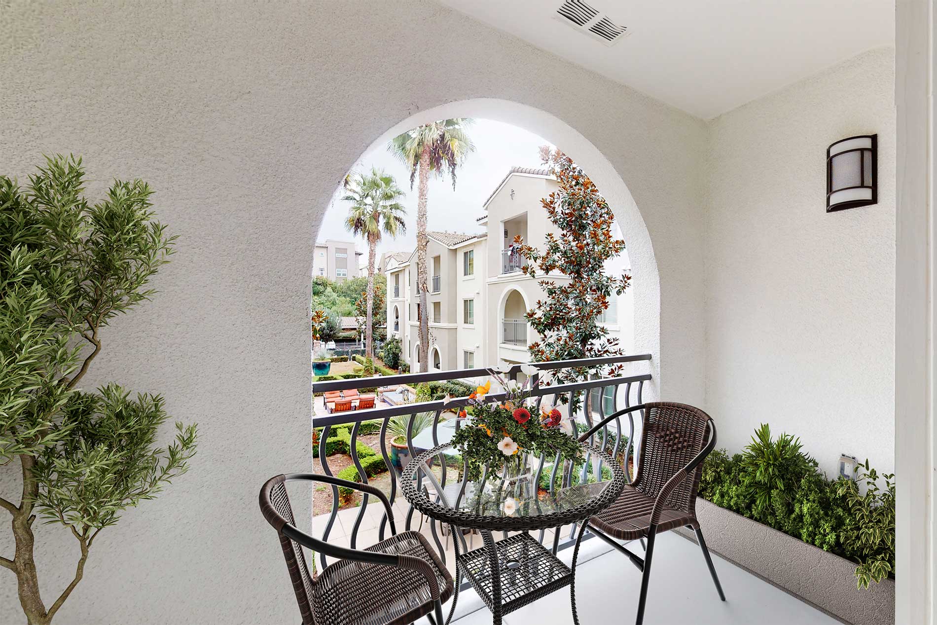 ApartmentGallery DanVy Los Alisos Balcony MS