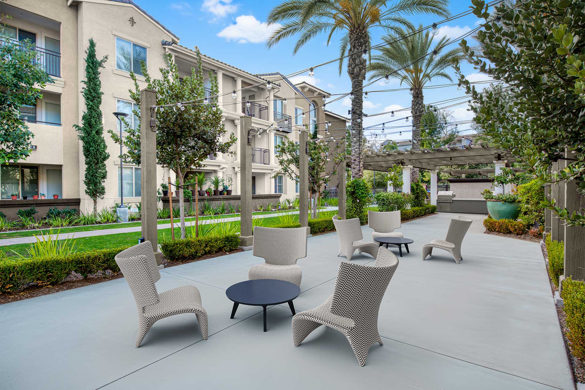 Los Alisos courtyard