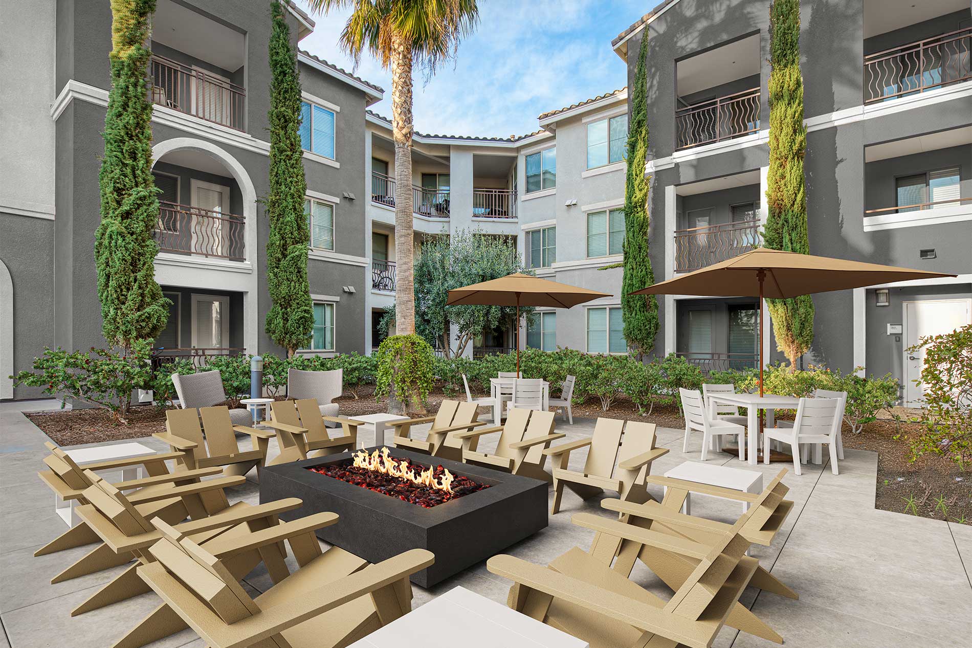 Los Alisos courtyard