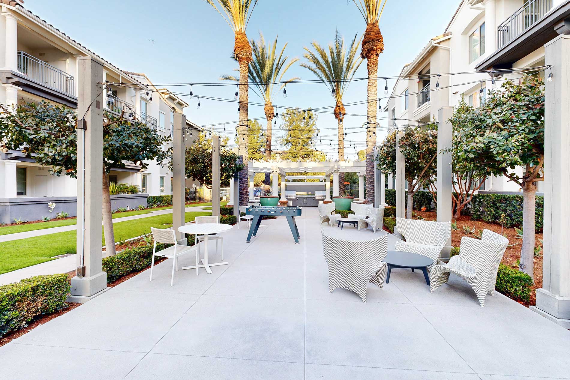 Los Alisos courtyard one