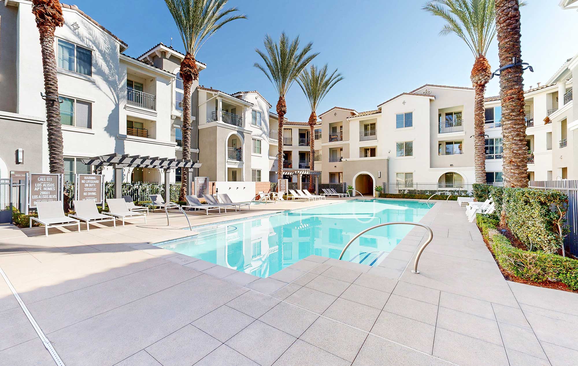 Los Alisos Courtyard one pool